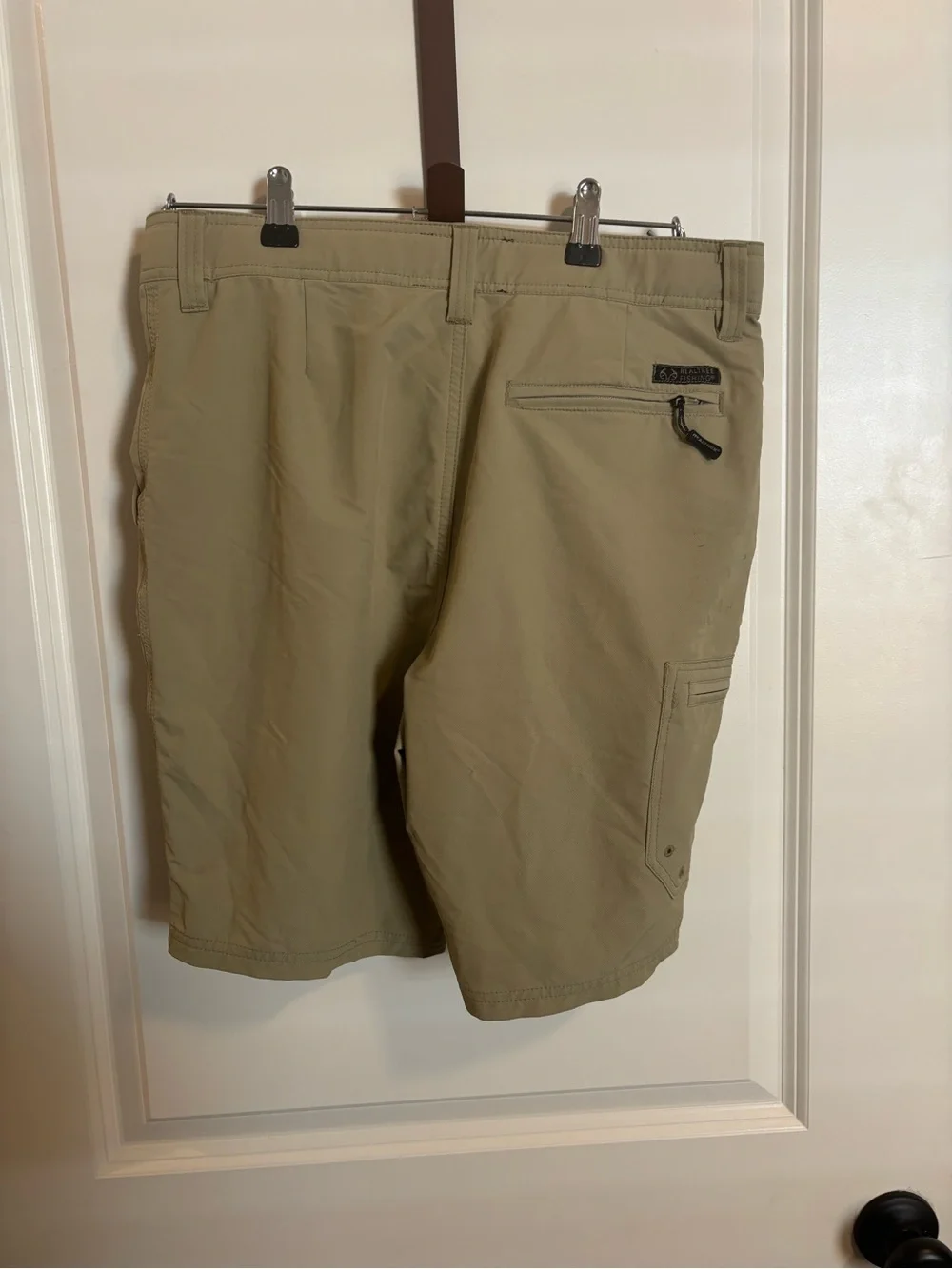 Realtree Men's Tan Cargo Shorts with Utility Pockets size Small 28/30 Elastic